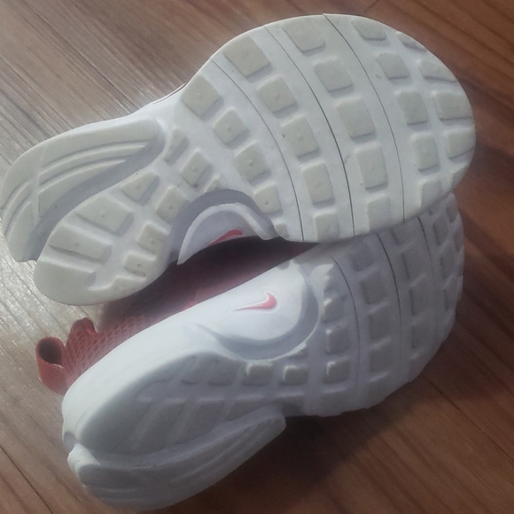 Nike - Picture 7 of 8